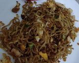 Foto langkah ke 6 dari resep Mie goreng pedas.