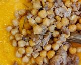 Foto del passaggio 3 della ricetta Vellutata di zucca e ceci con salsiccia