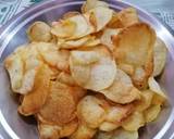 Homemade Crispy Salted Potato Chips recipe step 1 photo