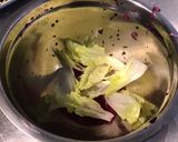 Une image de l'étape 8 de Salade bicolore de chou rouge,oignon de roscoff et scarole.