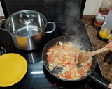 Foto del paso 5 de la receta: Muslos de pollo guisados con la aceitunas