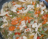 Foto del paso 3 de la receta: Arroz con verduras y pollo
