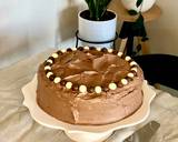 Torta de vainilla con chispas de chocolate,relleno de manjar blanco, baño  de ganage y forrado en masa elástica, temática de Pou Emo! Feliz  cumpleaños, By Vaninis