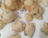 A picture of step 3 of Dahi vada.