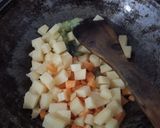 Foto langkah ke 3 dari resep Pastel pangsit isi kentang wortel.