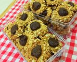 Foto langkah ke 7 dari resep Peanut Choco Filling Thumbprint Cookies.