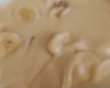 Foto del paso 7 de la receta: Bizcocho de petitsuisse de plátano con gotas de chocolate