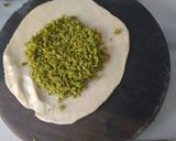 A picture of step 2 of Peas paratha.