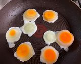 A picture of step 2 of Fried Rice with Small Fried Eggs.