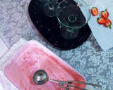 Foto del paso 12 de la receta: Helado de fresas casero con yogur griego de toffee