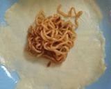 Foto langkah ke 5 dari resep Martabak Mie dan Samyang.