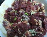 Hình bước làm 2 của món Bò hầm củ cải, cà rốt