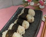 Foto langkah ke 3 dari resep Nasi kepal Bawang Putih.
