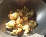 A picture of step 1 of Gobhi ki sabji.