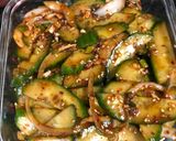 Hình bước làm 2 của món Salad dưa leo - maangchi