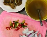 Gambar langkah 1 resipi Ikan Talang Masin Masak Asam.