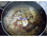 A picture of step 4 of Spaghetti and fried egg garnishing.