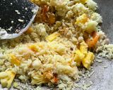 Gambar langkah 2 resipi Nasi Goreng Nanas Chili Oil.