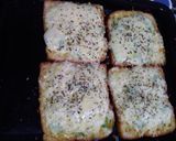 चिली चीज़ टोस्ट(Chilli cheese toast recipe in hindi) रेसिपी चरण 3 फोटो