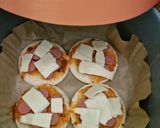 Foto langkah ke 5 dari resep Pizza Mini Roti Tawar.