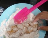 Foto langkah ke 10 dari resep Donat Kepang.