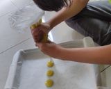Foto langkah ke 6 dari resep Macaroon Cantik Oleh Ahsan Fathi (10 thn dan 8 thn).