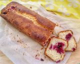 A picture of step 4 of Spelt Plumcake with Greek Yogurt and Berries.