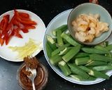 Foto langkah ke 1 dari resep Tumis okra campur udang..