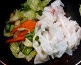 รูปขั้นตอนการทำที่ 3 ของ ก๋วยเตี๋ยวซีอิ๊วใส่เนื้อ