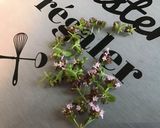 Une image de l'étape 3 de Salade de tomates cœur de bœuf,parmesan,fleurs et feuilles de basilic.