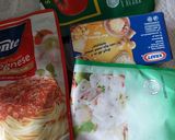 Foto langkah ke 2 dari resep 3. Pizza tipis rumahan.