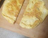 Foto del paso 2 de la receta Bocadillo de tortilla francesa y ensalada