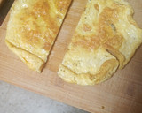 Foto del paso 2 de la receta: Bocadillo de tortilla francesa y ensalada