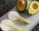Foto del paso 5 de la receta: Ensalada de yuca y aguacate con mayonesa de hierbabuena