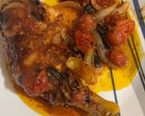 Foto del paso 4 de la receta: Contramuslos de pollo jugosos con cebolla y tomate Cherry en airfryer