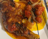 Foto del paso 4 de la receta: Contramuslos de pollo jugosos con cebolla y tomate Cherry en airfryer