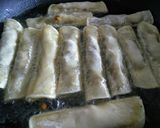 Foto del paso 4 de la receta: Mini flautas mexicanas rellenas de carne molida!