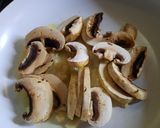 Foto del paso 6 de la receta: Pizza bianca con hongos salteados