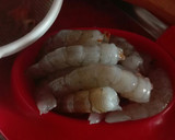 Foto del paso 1 de la receta: Merluza con almejas y gambas en salsa verde