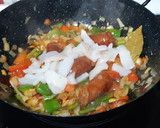 Foto del paso 6 de la receta: Alubias con calamares y chorizo