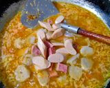 Foto langkah ke 5 dari resep Seblak Sosis Baso.