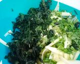 A picture of step 1 of Palak k pakore.