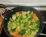 Foto del paso 3 de la receta: Base de cebolla, zanahorias y brócoli