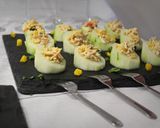 Foto del paso 5 de la receta: Pepinos rellenos de surimi con mango