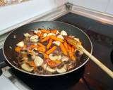 Foto del paso 3 de la receta Albóndigas con salsa de vino y patatas al horno con esalada 🥑