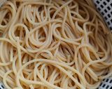 Foto langkah ke 2 dari resep Spaghetti Aglio Olio.