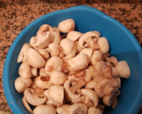 Foto del paso 1 de la receta: Champiñones con salsa verde y al huevo