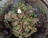 Foto langkah ke 5 dari resep Tumis Daging Cabe Hijau.