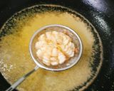 Hình bước làm 1 của món Củ hành chiên hoa sen