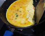 Foto langkah ke 5 dari resep Omelet ala Hotel.